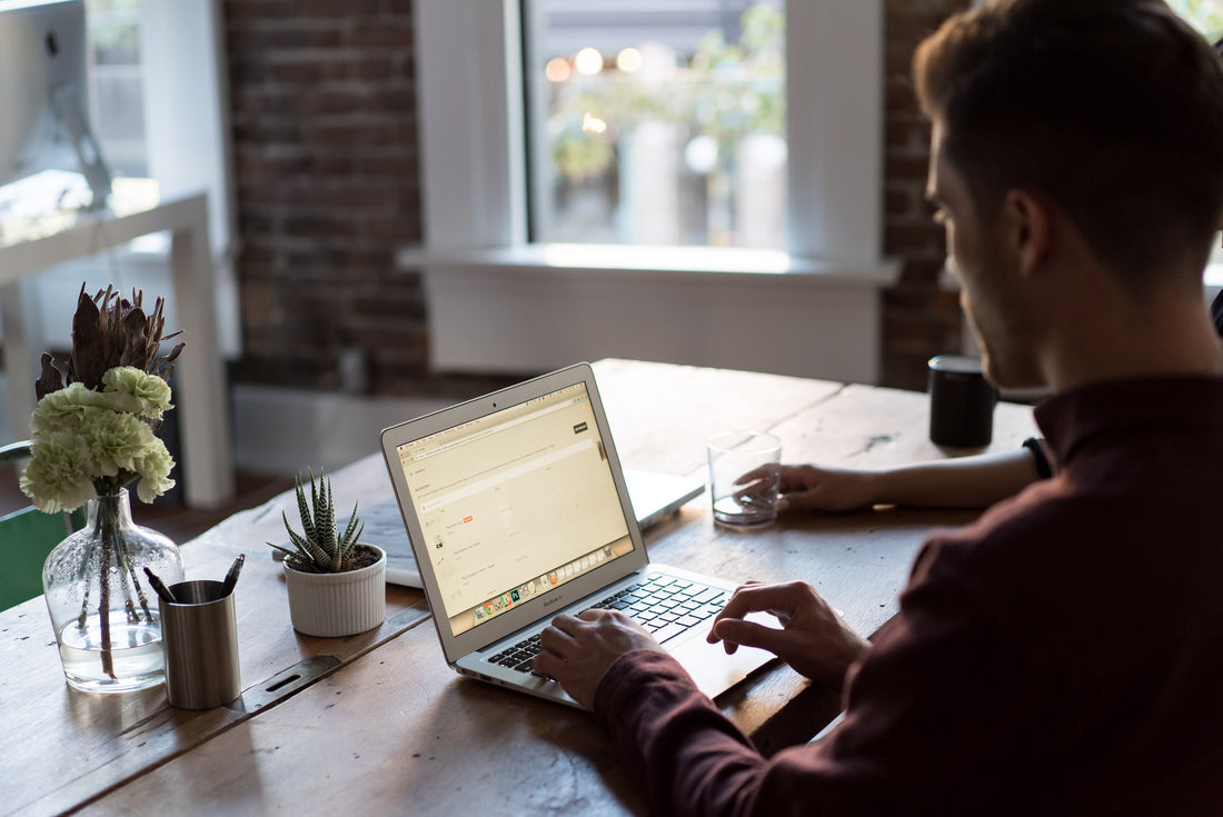 Verspannungsfrei durchs Home-Office – 4 Tipps und Tricks | Tension-free through the home office - 4 tips and tricks
